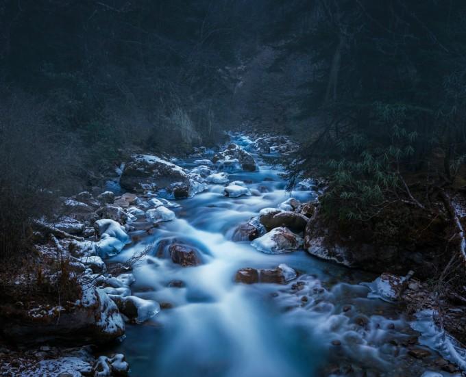 逃离阴森的岛屿